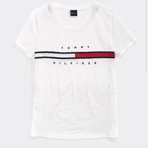 🌷4/20 Tommy Hilfiger T-shirt